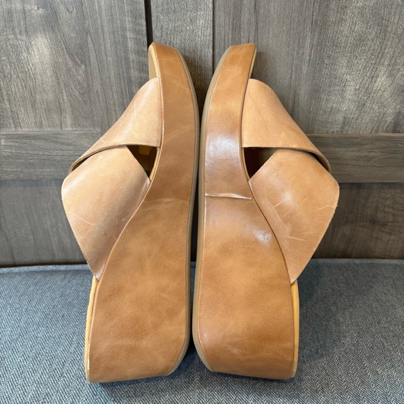 Women's Tan Wedge Sandals - Picture 9 of 12